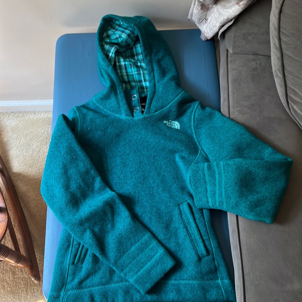 Women’s The North Face hooded pullover small
